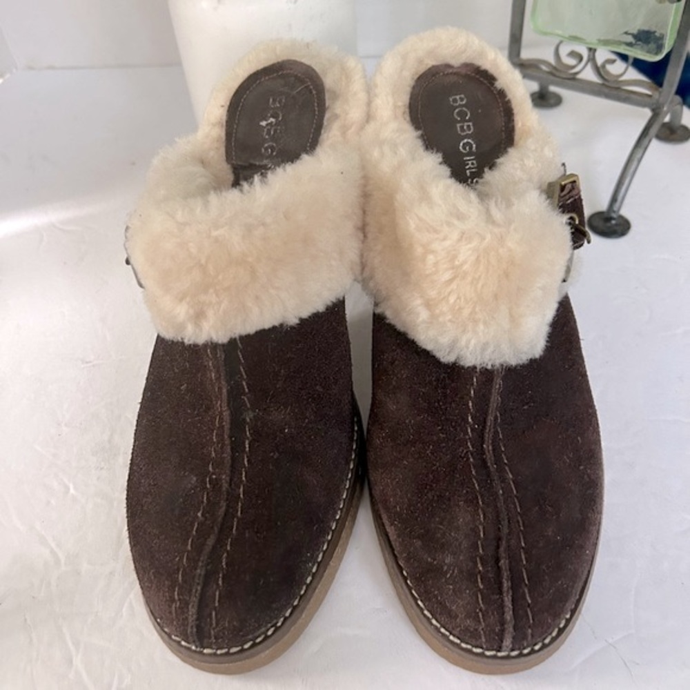 BCBG Fur Lined Brown Suede Chunky Heeled Bootie  Clogs. Size 6.5 - Picture 3 of 9